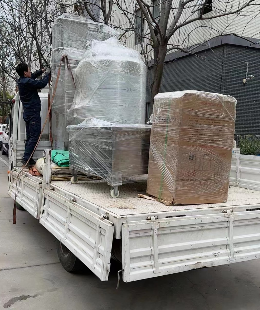 湖北荊門鐘祥市段總購買的一套白酒設(shè)備已打包發(fā)貨！